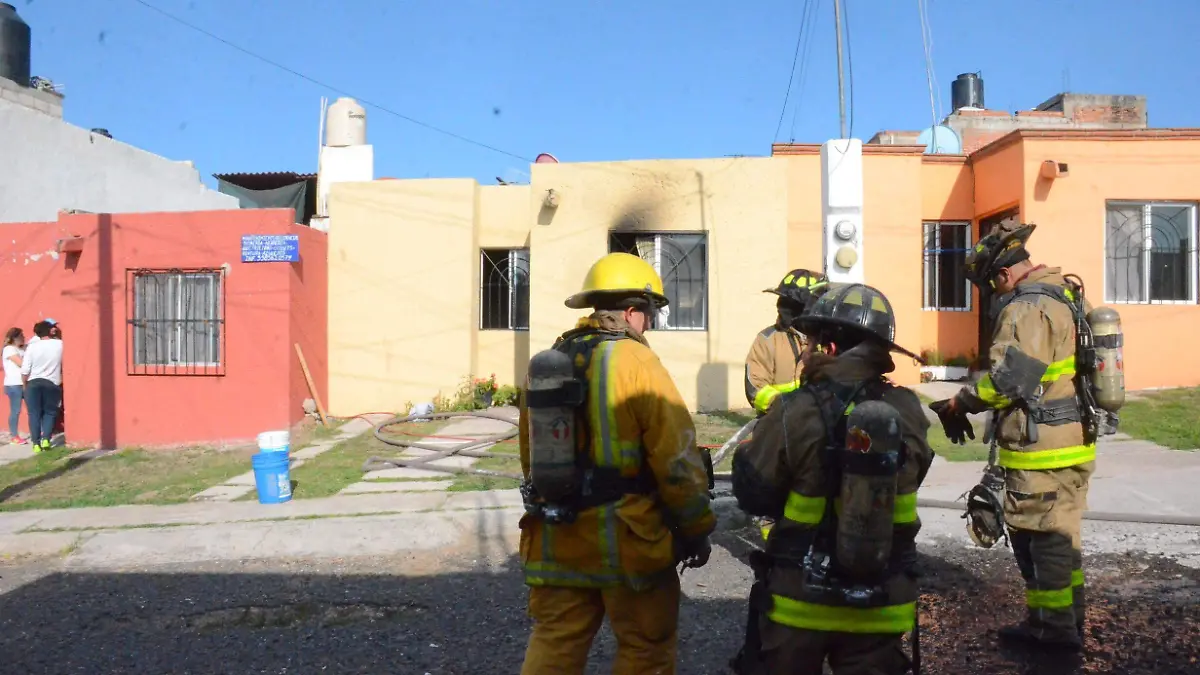 22 SEP BOMBEROS LOGARON CONTROLAR LA 